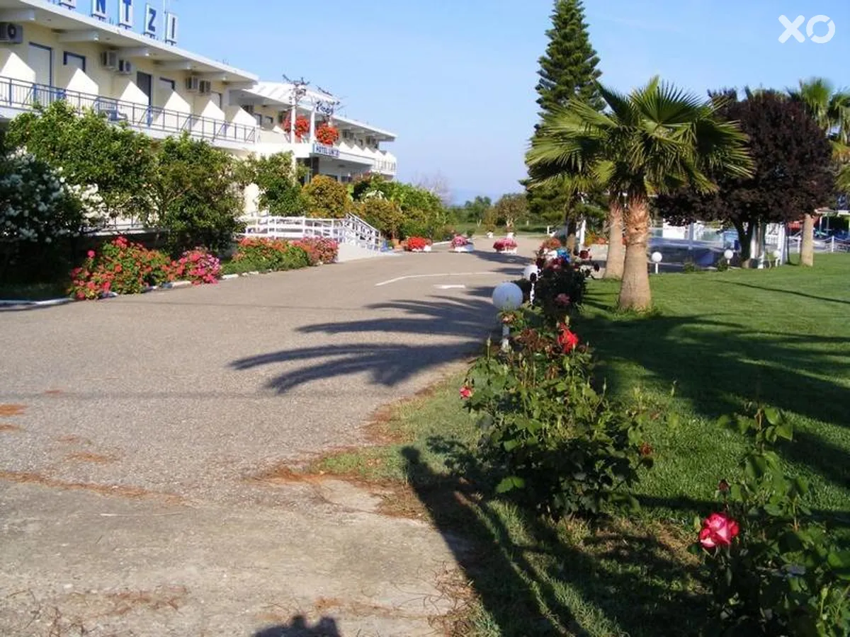 Lintzi Hotel