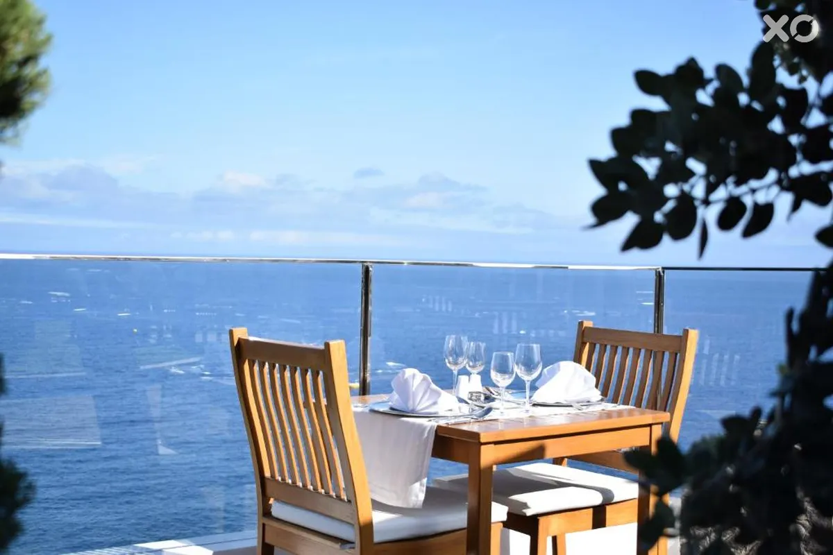 Madeira Regency Cliff