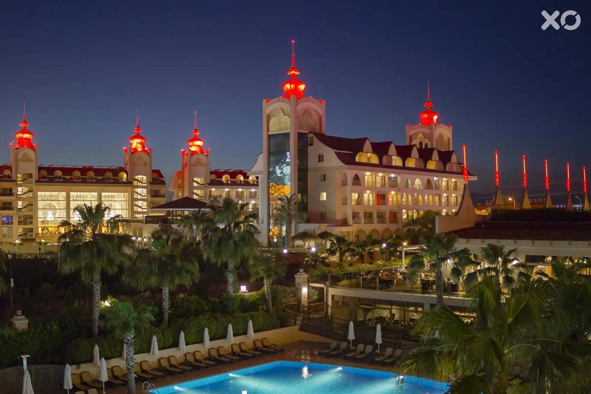 Side Crown Palace