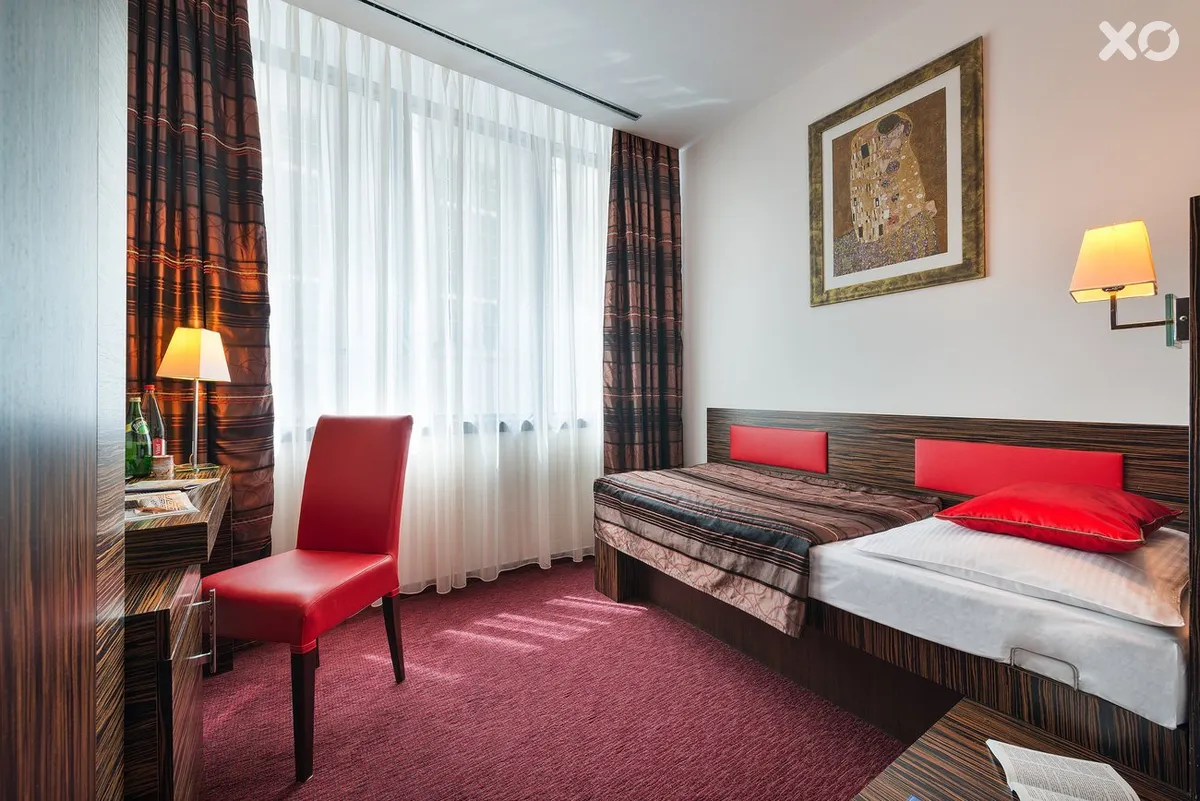 Crystal Palace EA Hotel