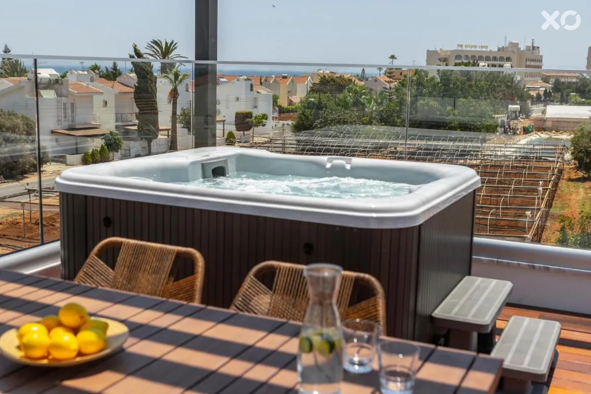 Louis Chris Le Mare Gold Villa