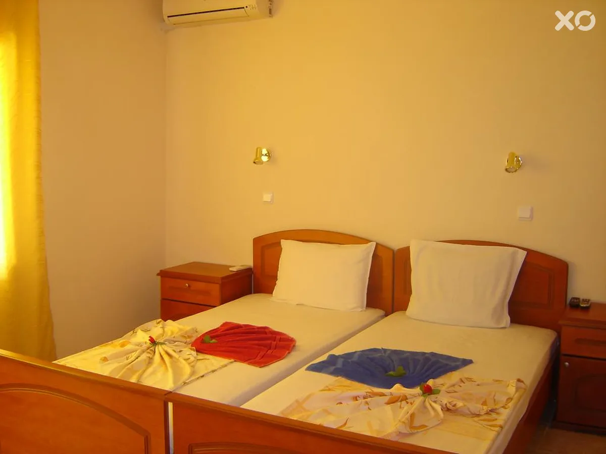 Chris Hotel