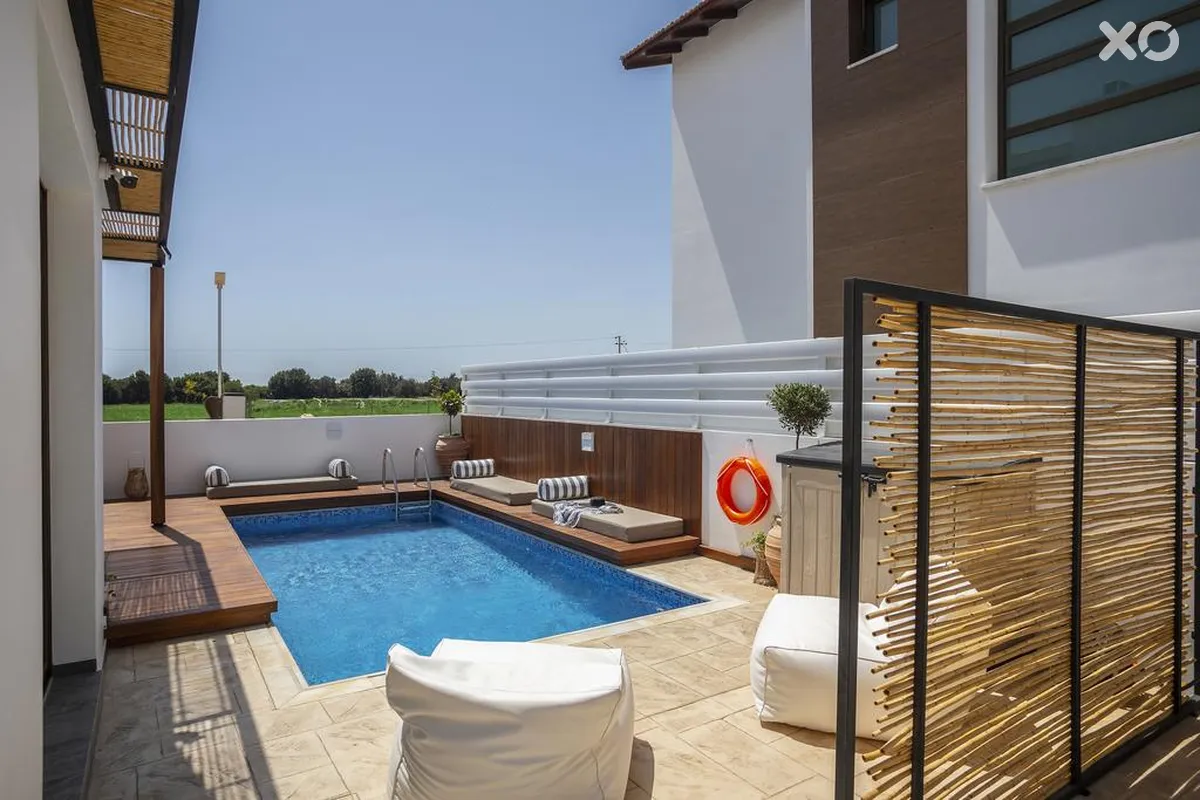 Louis Chris Le Mare Villa