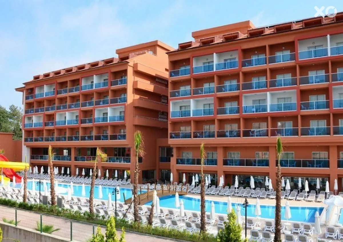 Club Side Coast Hotel