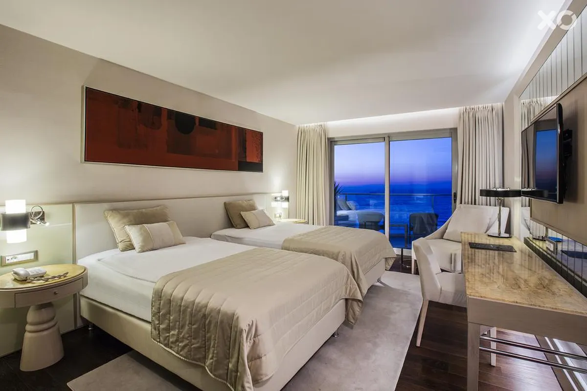 Charisma De Luxe Hotel