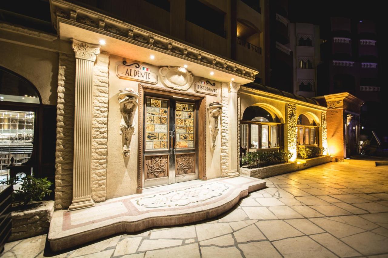 Sunny Days El Palacio