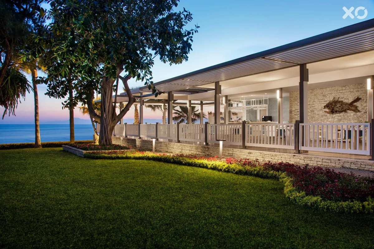 Acanthus Cennet Barut Collection