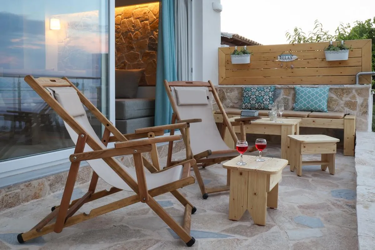 Ekati Mare Suites & Villas