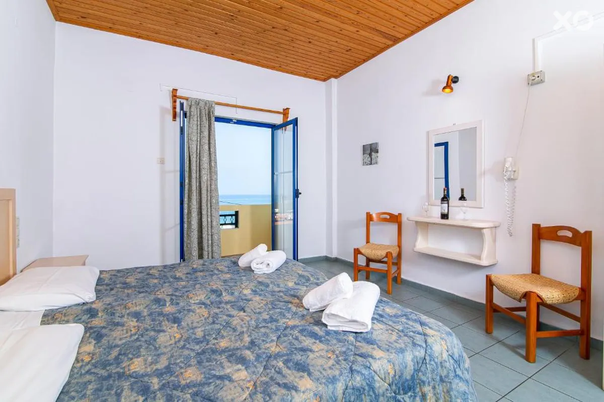 Dionysos Apartments & Studios