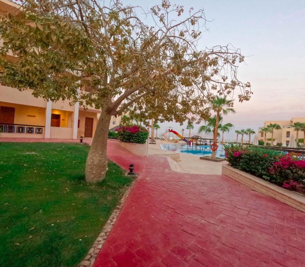 Ivy Cyrene Island Resort