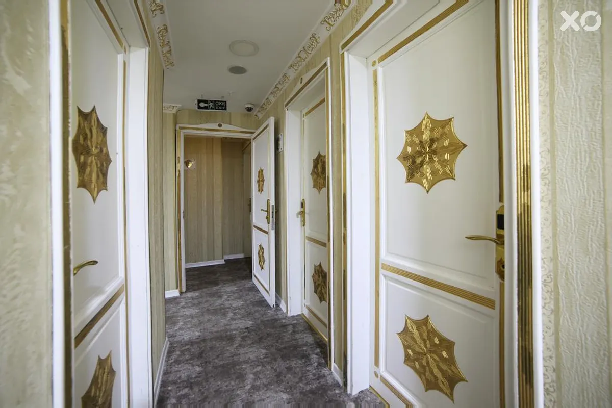 White Monarch Hotel