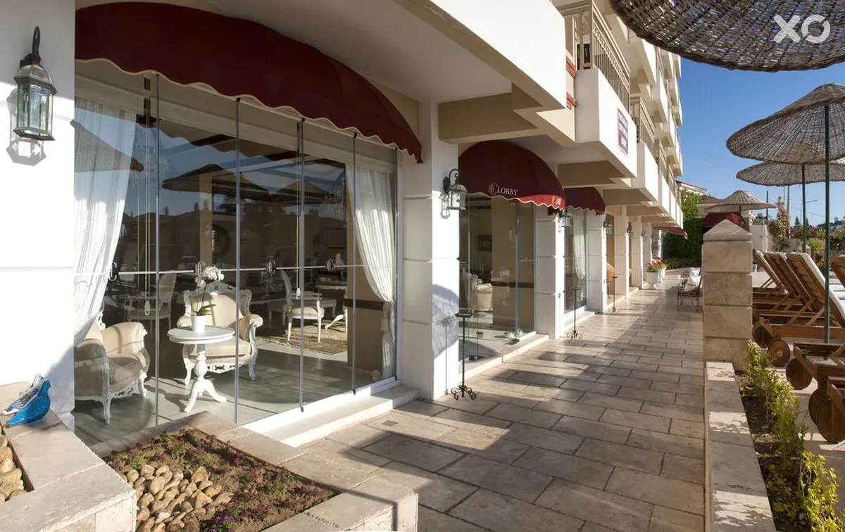 Carina Hotel