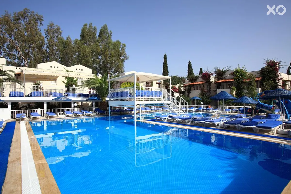 Summer Garden Suites & Beach Hotel