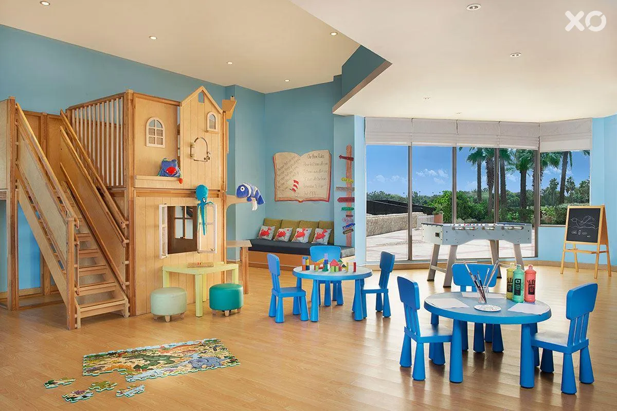 JA Palm Tree Court