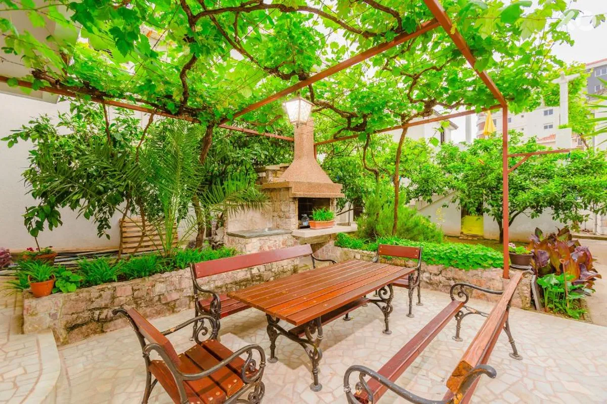 Franeta Apartments