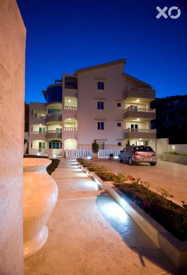 V Lux Villa
