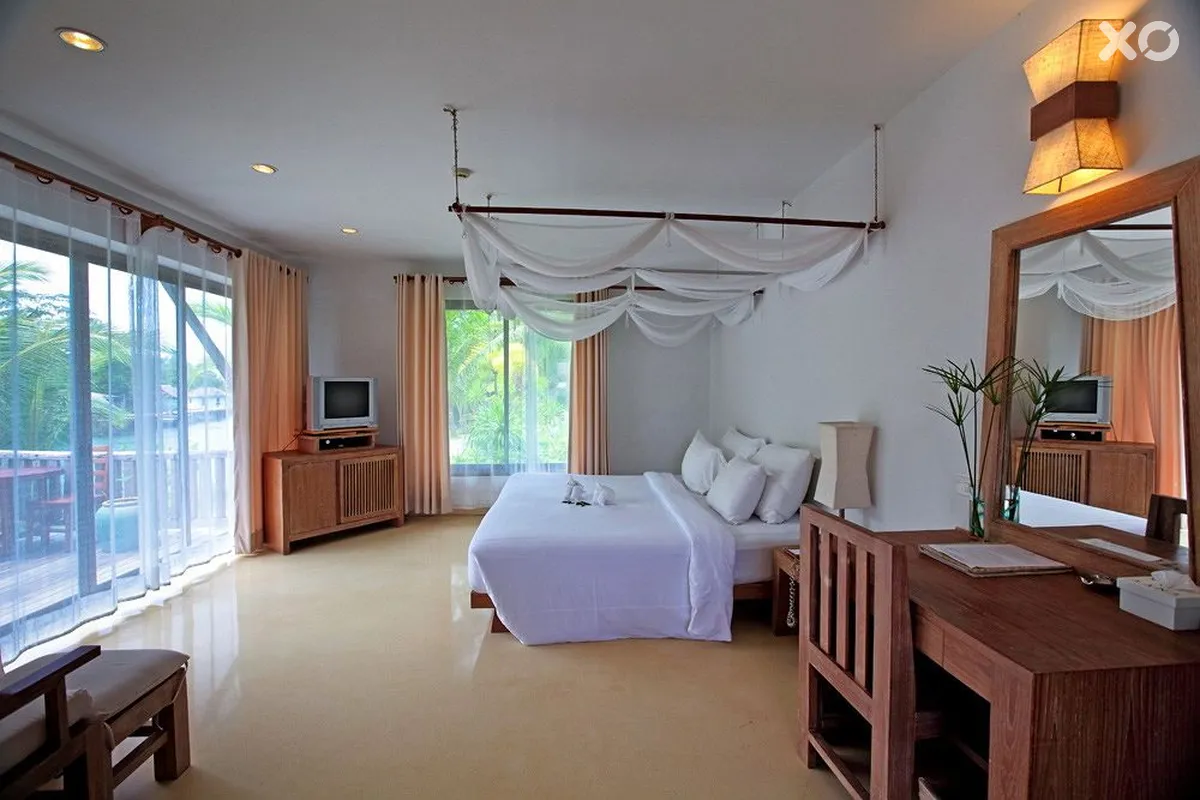 Aana Resort & Spa