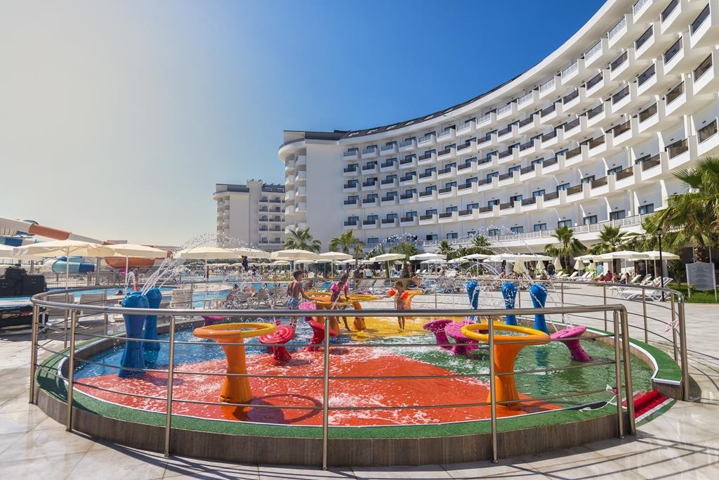 Розваги без меж для всієї сім'ї в готелі Calido Maris!