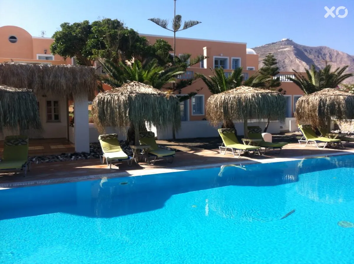 Jojo Beach Hotel & Bar