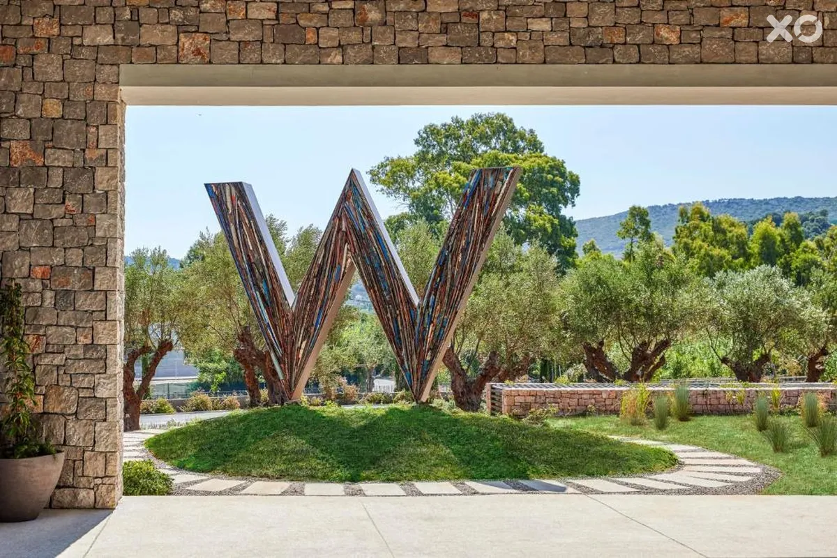 W Costa Navarino