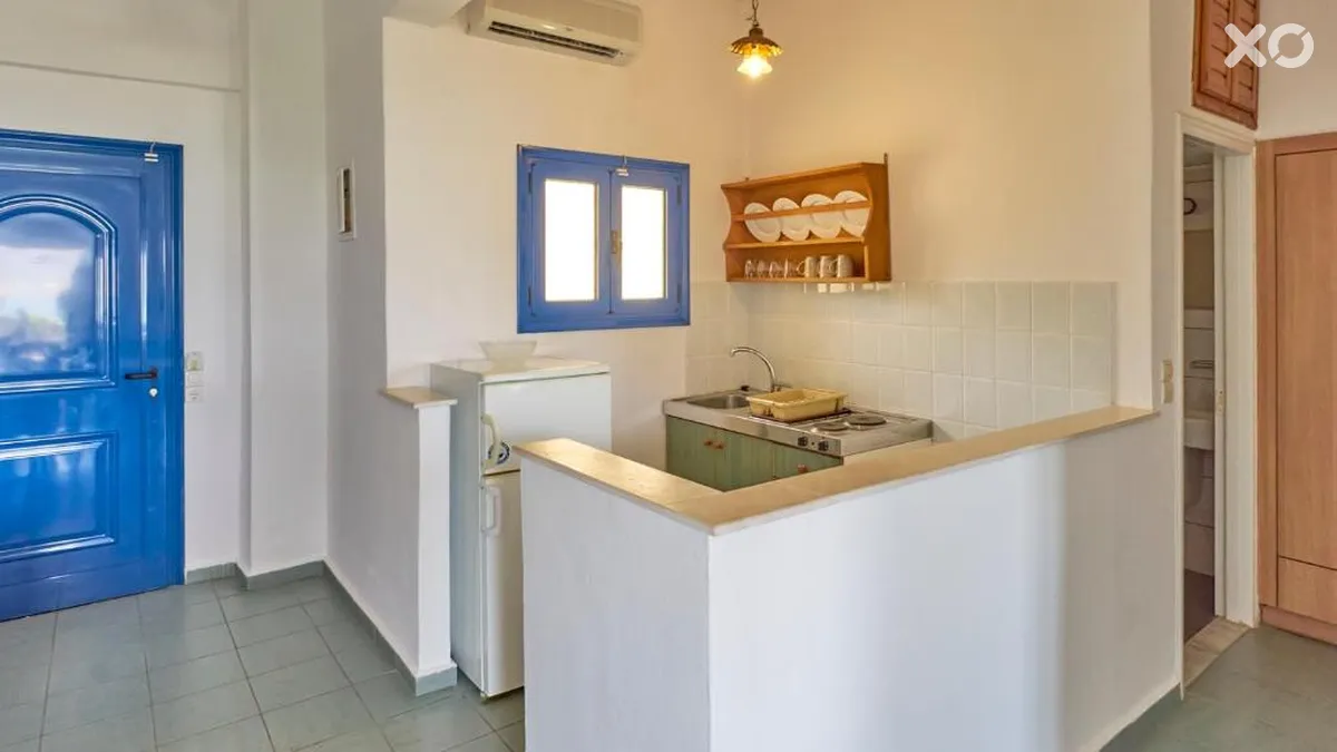 Dionysos Apartments & Studios