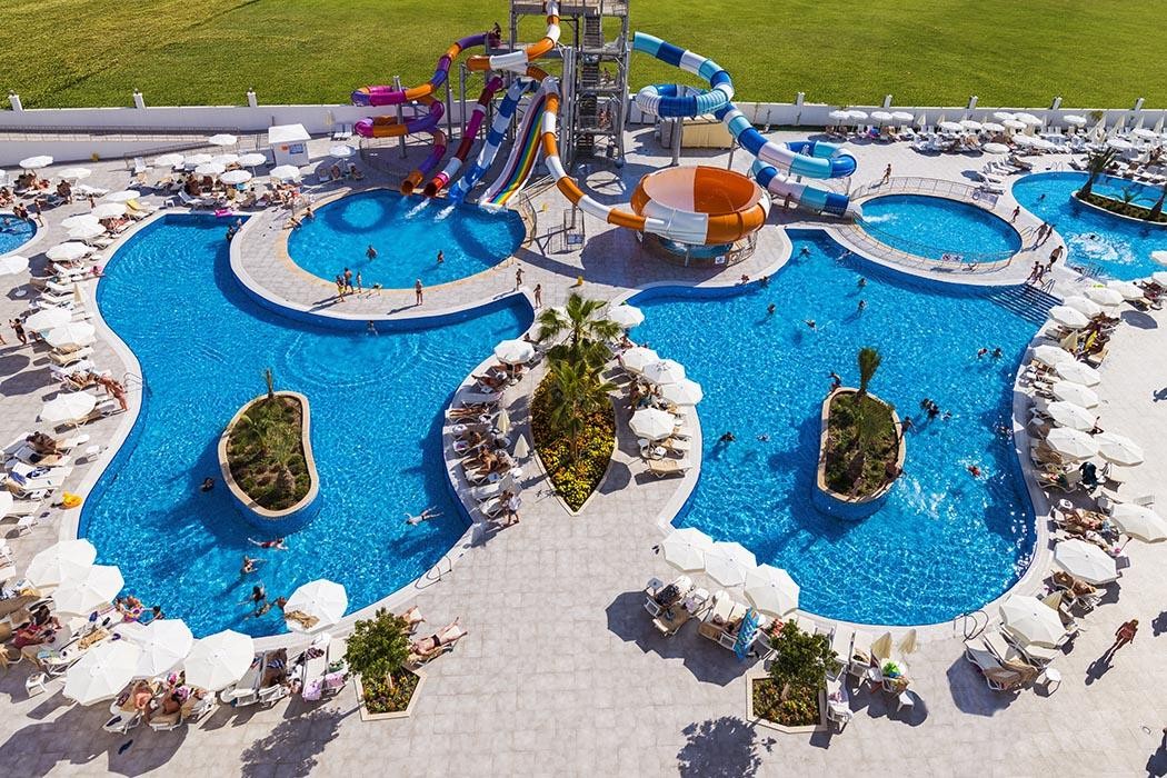 Розваги без меж для всієї сім'ї в готелі Calido Maris!