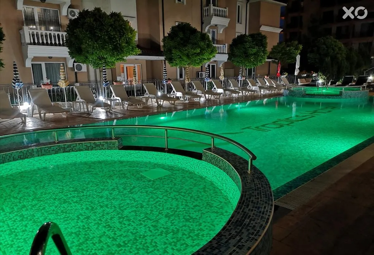 Tropics Hotel