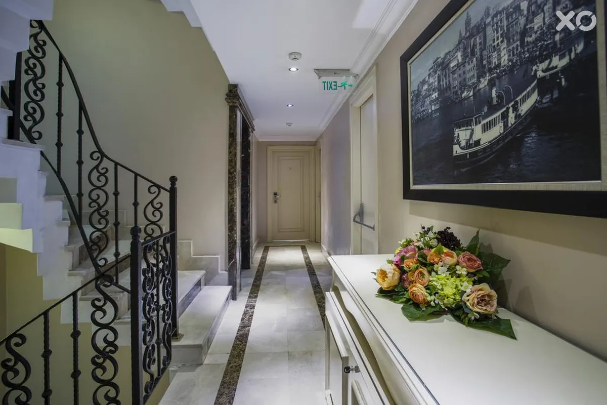 Raymond Hotel