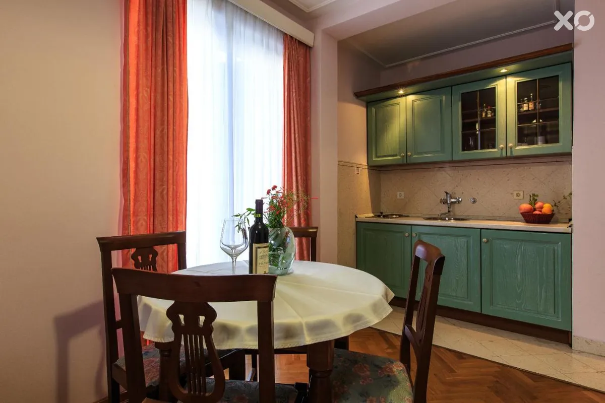 Velzon Villa