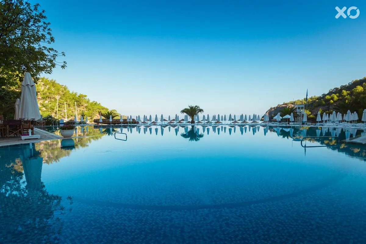 Hillside Beach Club
