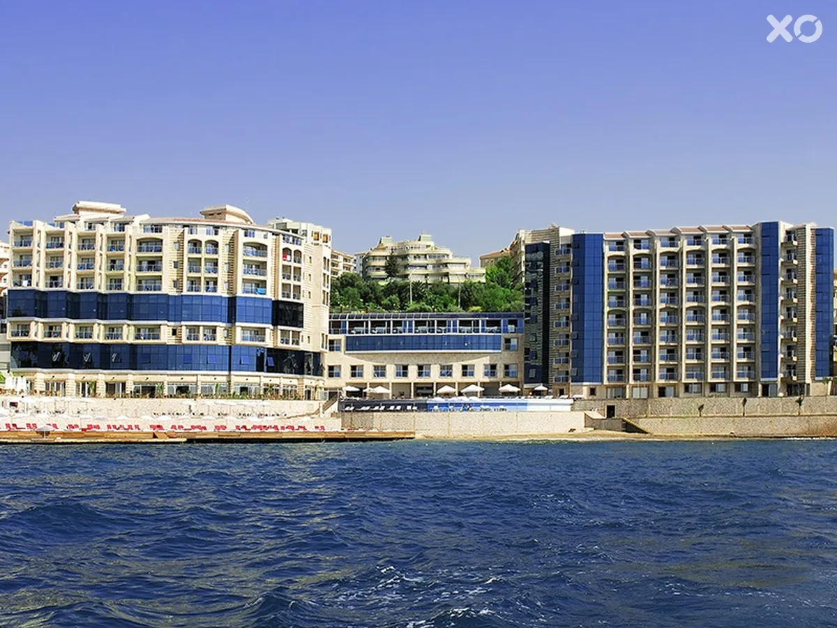 Charisma De Luxe Hotel