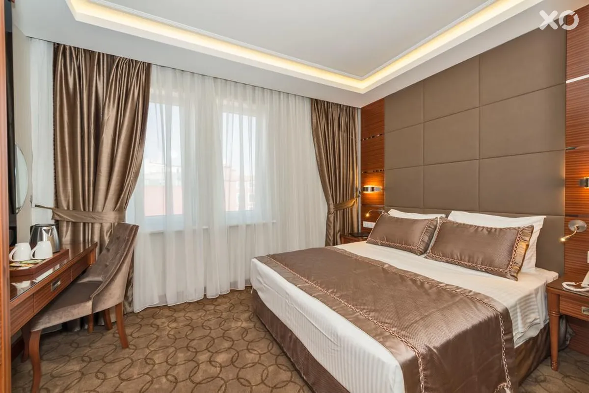 Glorious Hotel