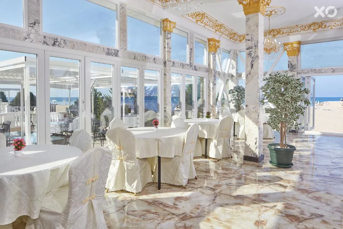 Amore Beach Hotel