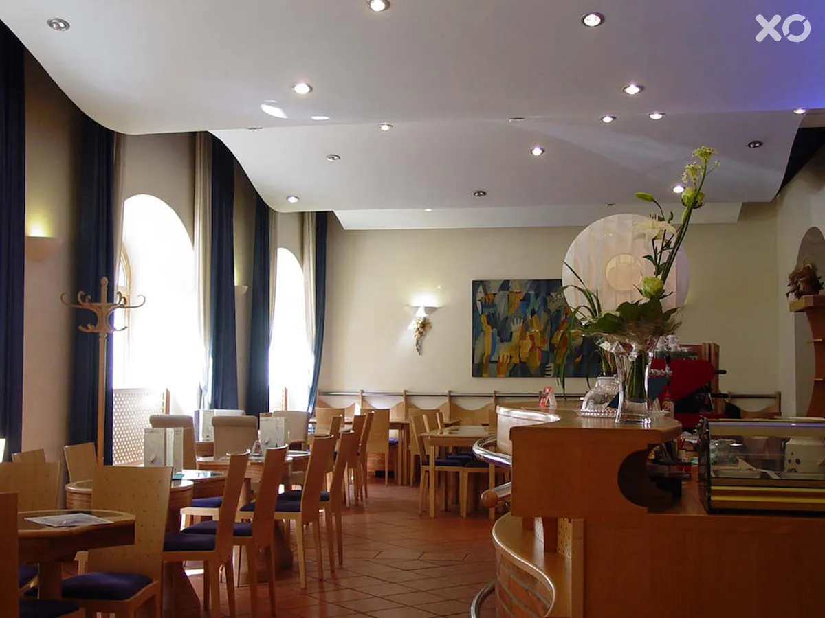 Tosca EA Hotel