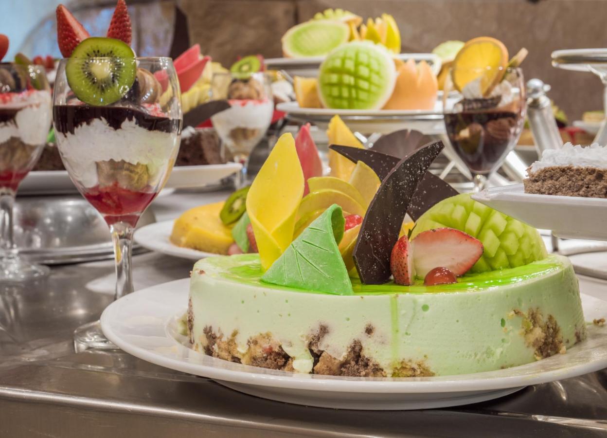 Sunny Days El Palacio