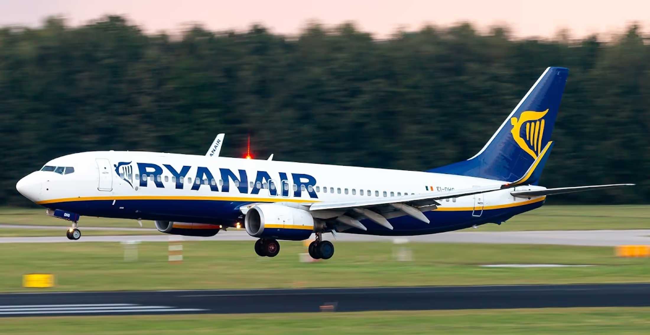 Первые полеты авиакомпании Ryanair стартовали! Куда можно улететь от 15 евро?