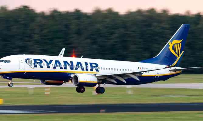 Первые полеты авиакомпании Ryanair стартовали! Куда можно улететь от 15 евро?