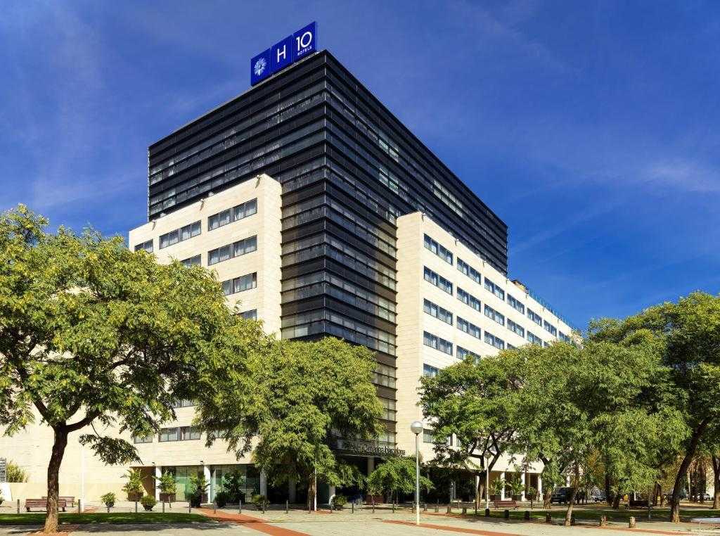 Барселона для поєднання моря й міста! Пляж Богателл, набережні бари та поїздки в центр