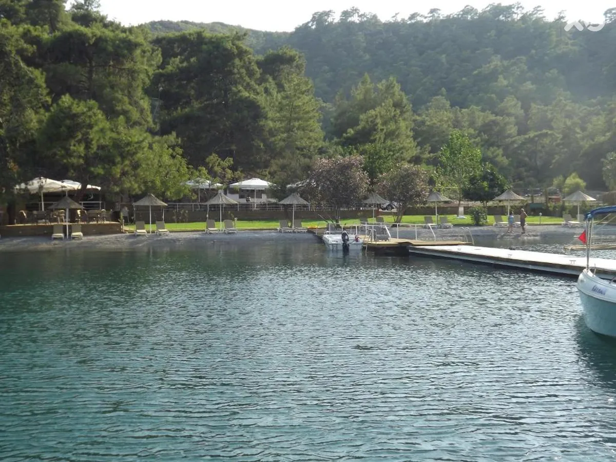 Alesta Yacht Hotel