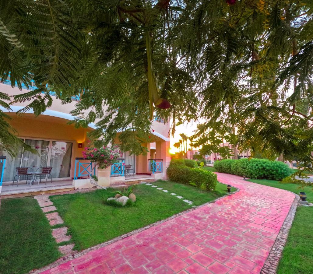 Ivy Cyrene Island Resort