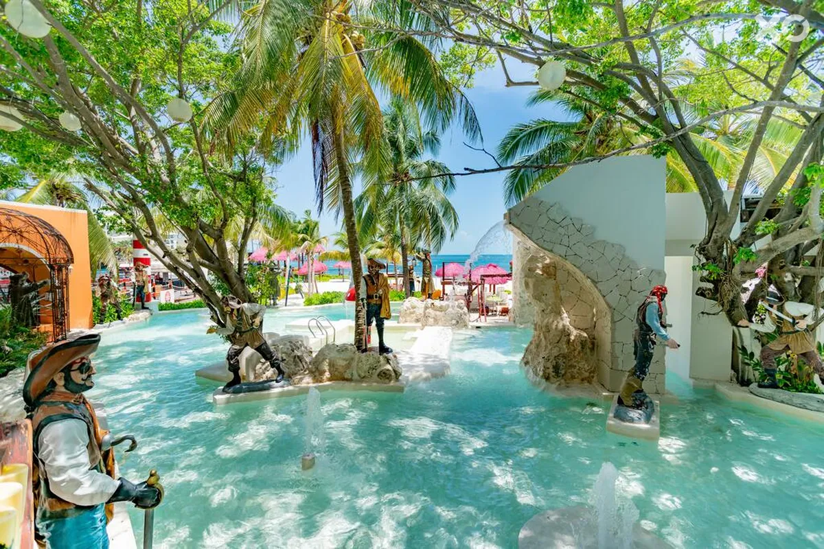 Grand Oasis Palm