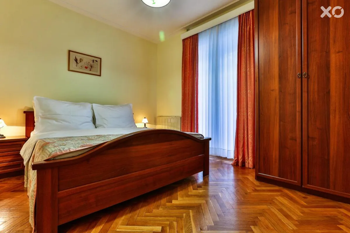Velzon Villa