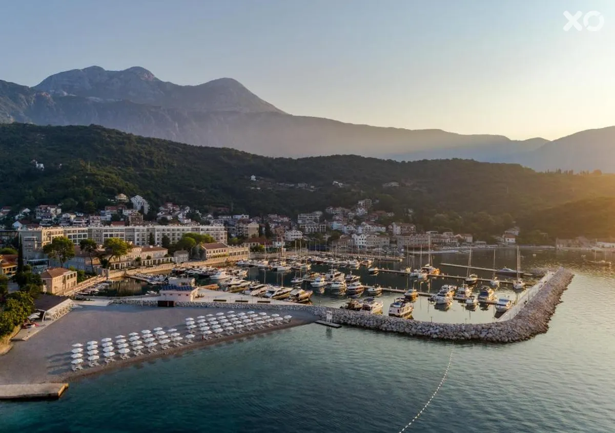 Lazure Hotel & Marina
