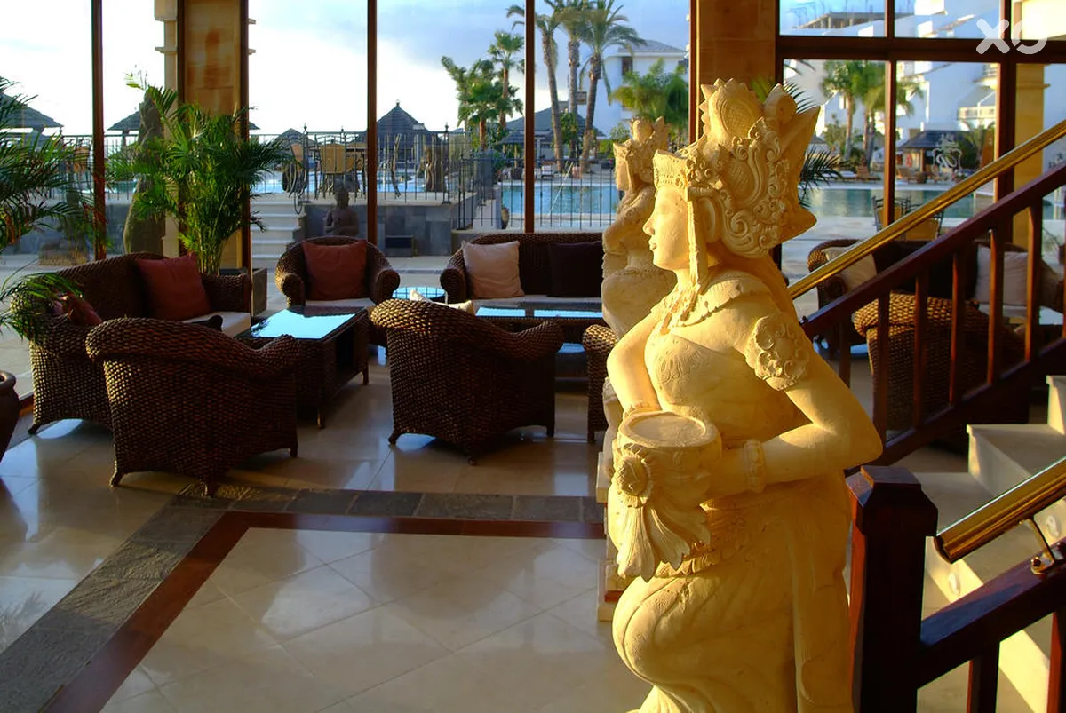 Regency Country Club Apartments & Suites
