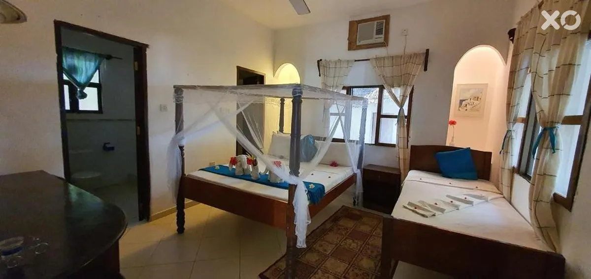 Mambo Beach Villas