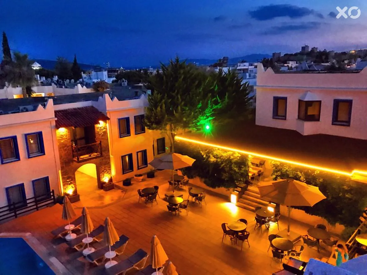 Atrium Hotel