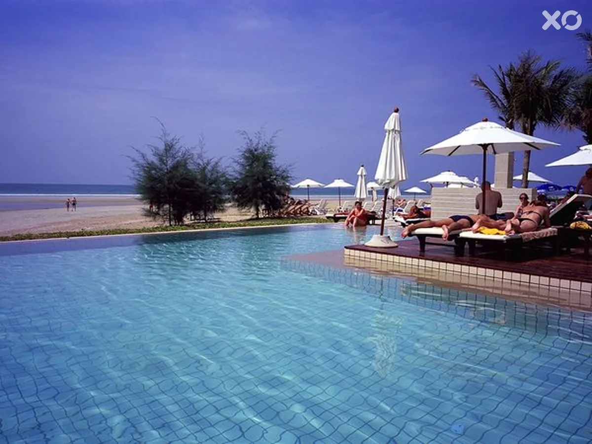 Apsara Beachfront Resort & Villa