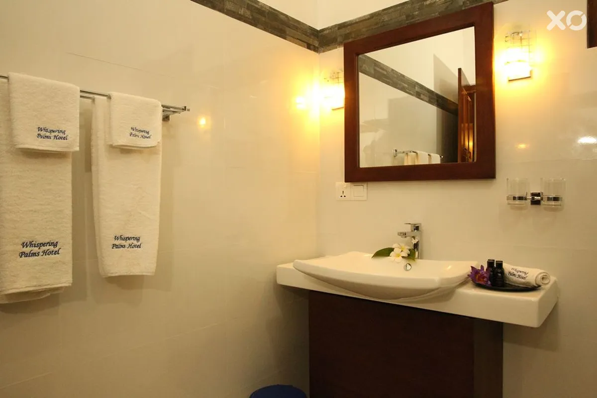 Whispering Palms Hotel