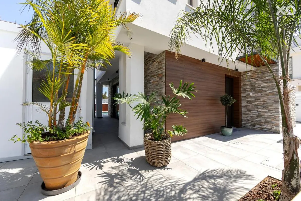 Louis Chris Le Mare Gold Villa