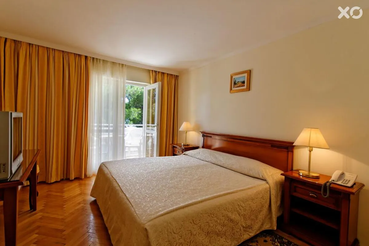 Val Hotel